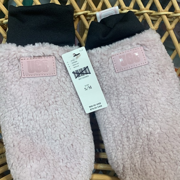 UGG Serpa Mittens new with tags size S/M - Picture 4 of 8